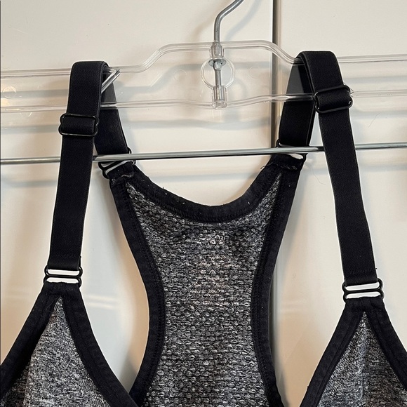 New Balance Strappy Women's Sports Bra, Size M - Picture 3 of 6